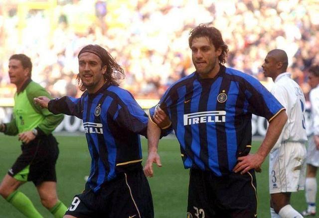 足坛一夜动态：AC米兰大逆转登顶意甲第1，B费创纪录曼联复仇狼队（足坛一夜速递：AC米兰逆转登顶意甲榜首，B费破纪录助曼联复仇狼队）