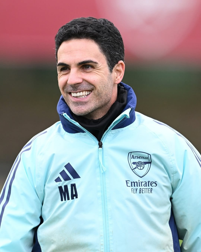 追平切尔西升英超第6！B费2射1传一战造2大神迹，曼联4-1复仇狼队（曼联4-1复仇狼队，B费梅开二度并送助攻缔造两大纪录，红魔追平切尔西升至英超第六）