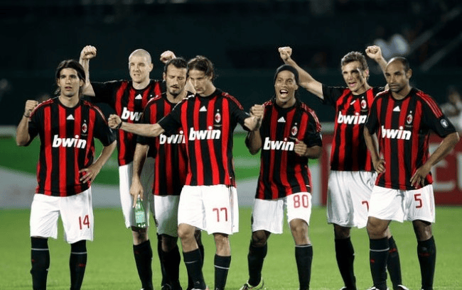 意甲球员在第12轮比赛中涂上红色面彩，向针对女性的暴力说不