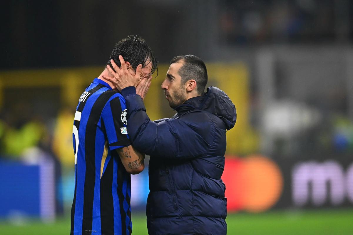 利物浦1-4负埃因霍温琼斯赛后爆发：我们不能再只是传来传去！（利物浦1比4负于埃因霍温，琼斯赛后怒言：别再只会倒脚了！）