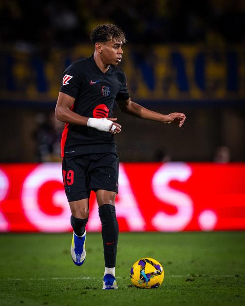 德转评2025年度奇迹：库拉索进世界杯，曼联爆冷格林斯比（德转评2025足坛奇迹：库拉索挺进世界杯，曼联冷负格林斯比）