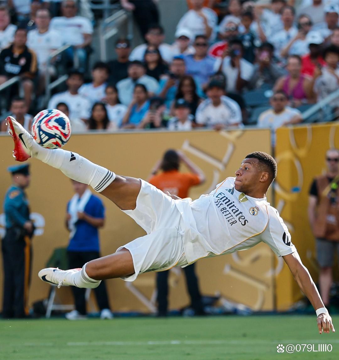 年度连斩55球！姆巴佩冲击C罗纪录，奋力创皇马历史新篇章