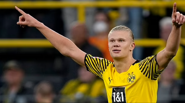 谢文能晒与妻子参观伯纳乌照片：再一次回来有了不一样的感觉（谢文能携妻重游伯纳乌晒照：再回此地感受已不同）