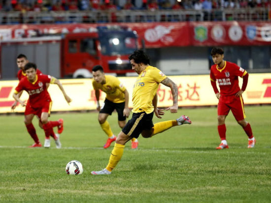 法尔克：纽卡等队曾想引进卡尔，但拜仁抢先与球员完成续约