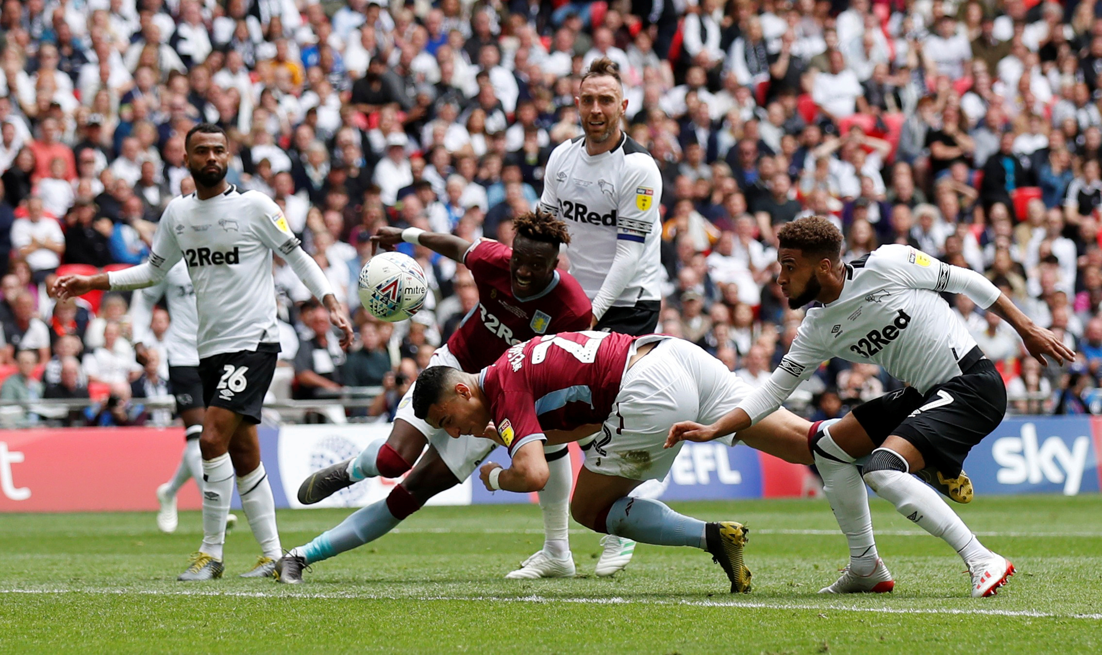 英超最快百球纪录！哈兰德为英超立新标（哈兰德刷新英超百球速度纪录，树立联赛新标杆）
