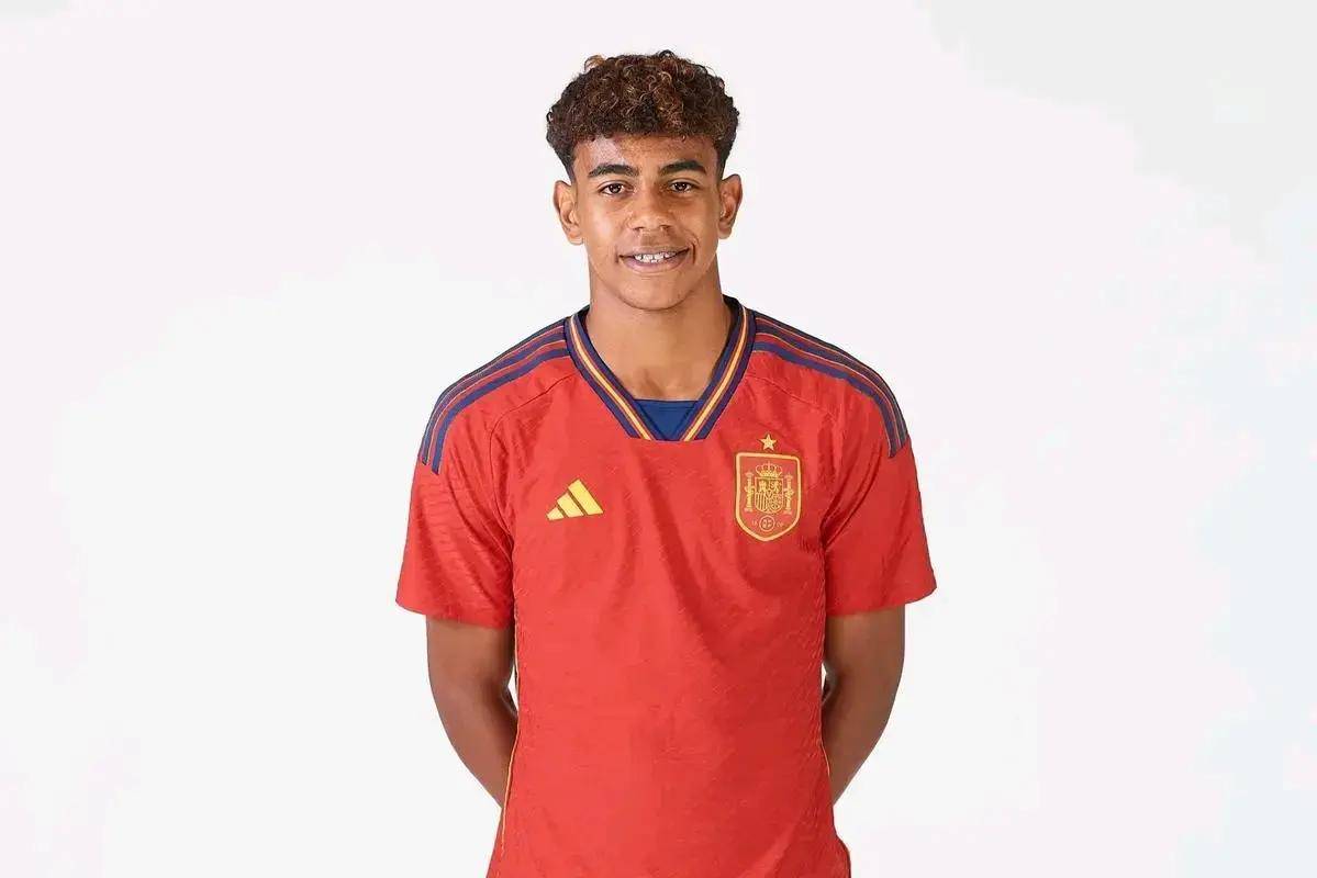 齐沃：感谢大家的称赞，但上场的是球员，功劳属于他们