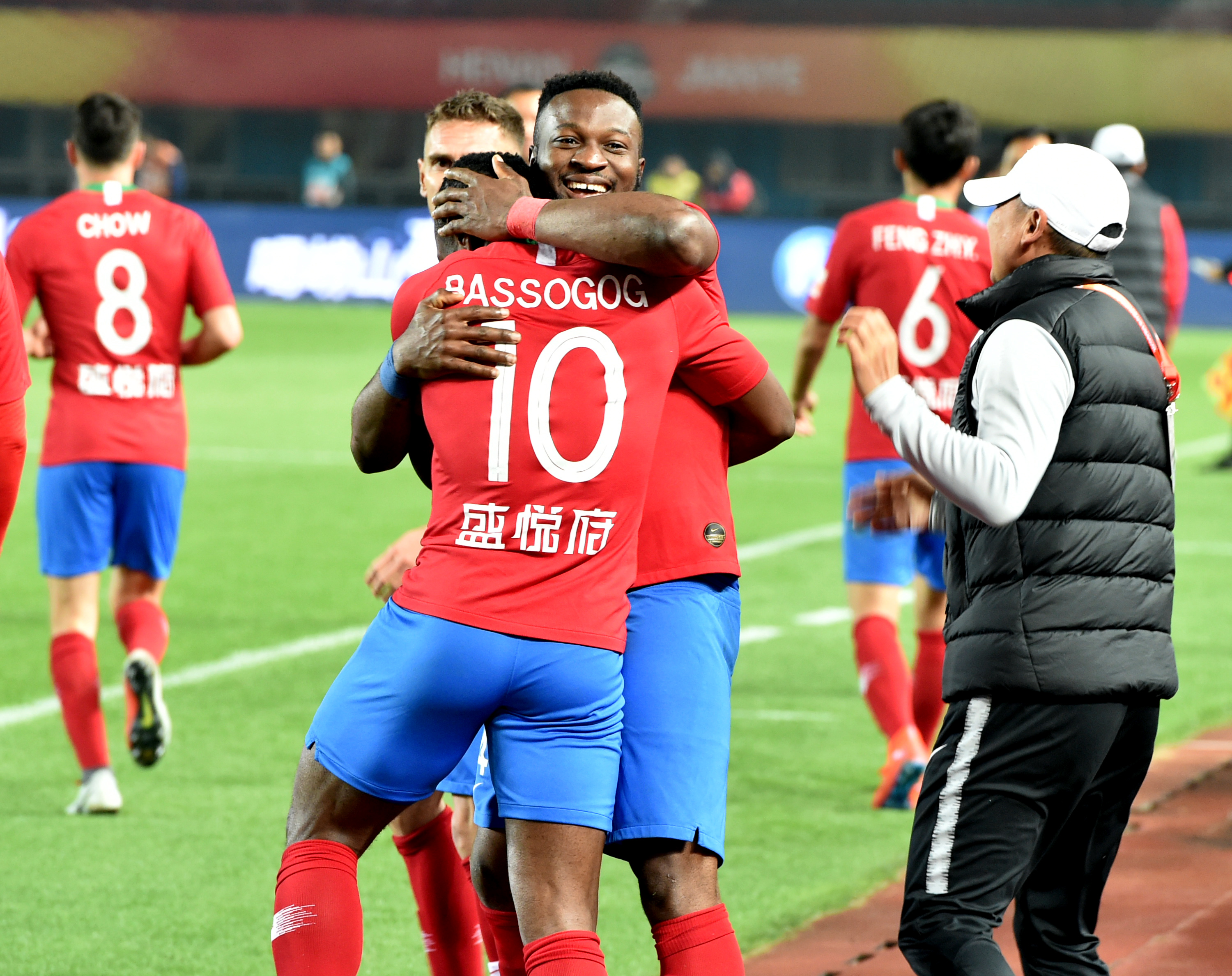 世体：巴萨内部认为凯恩很乐意来到西甲，莱万是一个很好先例